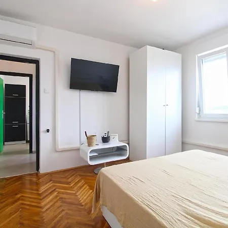 Ferienwohnung Fuer 3 Personen Ca 28 Qm In Pula, Istrien Istrische Riviera Apartment *