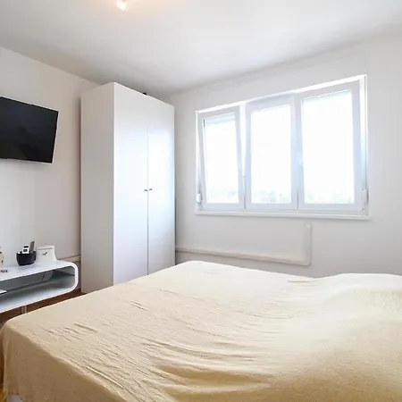 Ferienwohnung Fuer 3 Personen Ca 28 Qm In Pula, Istrien Istrische Riviera